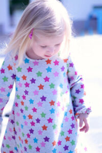 Schnittmuster-Kinder-Kleid-Sweatkleid-Jerseykleid-Baumwolle-Preciosa-erbsuende-27
