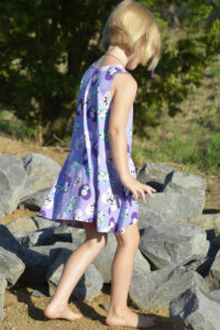 Schnittmuster-Traegerkleid-Kleid-Baby-Kinder-Haengerchen-Pipoca-erbsuende-24