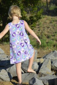 Schnittmuster-Traegerkleid-Kleid-Baby-Kinder-Haengerchen-Pipoca-erbsuende-33