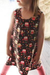 Schnittmuster-Traegerkleid-Kleid-Baby-Kinder-Haengerchen-Pipoca-erbsuende-38