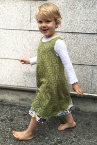 Schnittmuster-Traegerkleid-Kleid-Baby-Kinder-Haengerchen-Pipoca-erbsuende-46
