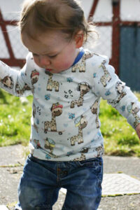 Schnittmuster-Kinder-Baby-T-Shirt-Shirt-Langarmshirt-Pirulito-erbsuende-9