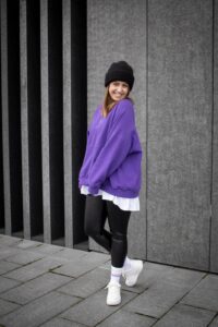 Schnittmuster-oversize-sweater-hoodie-kapuze-bauchtasche-Avela-erbsuende-71