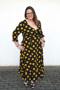 Schnittmuster-Damen-Kleid-Maxikleid-Ruesche-wickeloptik-erbsuende-maringa-plus-size-curvy-1