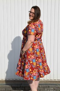 Schnittmuster-Damen-Kleid-Maxikleid-Ruesche-wickeloptik-erbsuende-maringa-plus-size-curvy-9