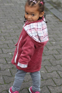 Schnittmuster-Kinder-Jacke-Softshell-Uebergangsjacke-Regenjacke-Pirulito-erbsuende-7