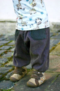 Schnittmuster-Baby-Kinder-Hose-Haremshose-Pumphose-Nuvem-erbsuende-19