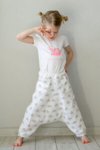 Schnittmuster-Baby-Kinder-Hose-Haremshose-Pumphose-Nuvem-erbsuende-5