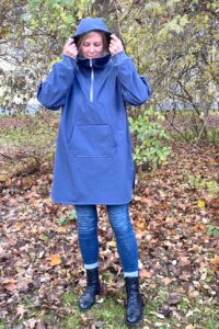 Schnittmuster-Damen-oversize-outdoor-poncho-pullover-jacke-schlupfjacke-carambola-erbsuende-12