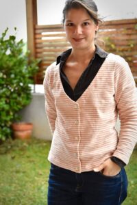 Schnittmuster-Jacke-Cardigan-Pullover-Oberteil-V-Ausschnitt-Colorblocking-Querida-erbsuende-21