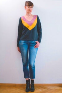 Schnittmuster-Jacke-Cardigan-Pullover-Oberteil-V-Ausschnitt-Colorblocking-Querida-erbsuende-28