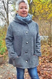 Schnittmuster-Mantel-Jacke-Kapuze-Kragen-Dona-Capa-erbsuende-5