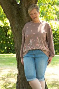 Schnittmuster-Damen-Sweater-Bluse-Puffaermel-Dona-Fofina-erbsuende-11