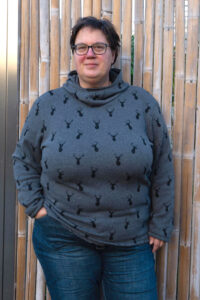 Schnittmuster-Caju-Shirt-Rolli-Kapuzenpulli-Oberteil-erbsuende-37