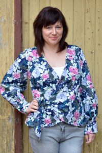 Schnittmuster-Wickelbluse-Damen-Bluse-Pimenta-Schleife-Manschetten-erbsuende-3