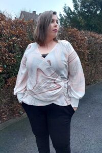 Schnittmuster-Wickelbluse-Damen-Bluse-Pimenta-Schleife-Manschetten-erbsuende-58