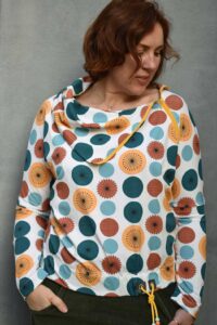 Schnittmuster-Damen-Pullover-mit-kragen-Reißverschluss-Teresina-erbsuende-1