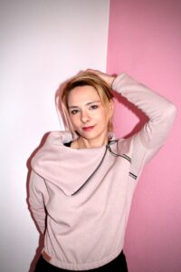 Schnittmuster-Damen-Pullover-mit-kragen-Reißverschluss-Teresina-erbsuende-13