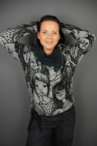 Schnittmuster-Damen-Pullover-mit-kragen-Reißverschluss-Teresina-erbsuende-23