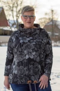 Schnittmuster-Damen-Pullover-mit-kragen-Reißverschluss-Teresina-erbsuende-30
