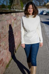 Schnittmuster-Damen-Pullover-mit-kragen-Reißverschluss-Teresina-erbsuende-35