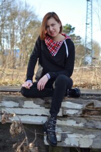 Schnittmuster-Damen-Pullover-mit-kragen-Reißverschluss-Teresina-erbsuende-39