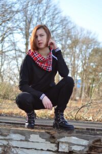 Schnittmuster-Damen-Pullover-mit-kragen-Reißverschluss-Teresina-erbsuende-48