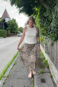 Schnittmuster-Rock-Maxirock-Midirock-A-Linie-Rosa-erbsuende-3250