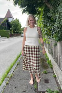 Schnittmuster-Rock-Maxirock-Midirock-A-Linie-Rosa-erbsuende-3255