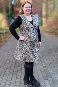 Schnittmuster-Weste-Kragen-V-Ausschnitt-Damen-Revers-Cora-erbsuende-31