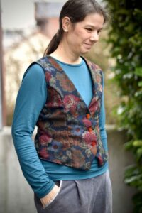 Schnittmuster-Weste-Kragen-V-Ausschnitt-Damen-Revers-Cora-erbsuende-46