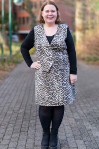 Schnittmuster-Weste-Kragen-V-Ausschnitt-Damen-Revers-Cora-erbsuende-9