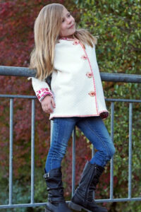 Schnittmuster-kinder-wolljacke-uebergangsjacke-jacke-cardigan-erbsuende-Jovem-10