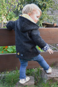 Schnittmuster-kinder-wolljacke-uebergangsjacke-jacke-cardigan-erbsuende-Jovem-18