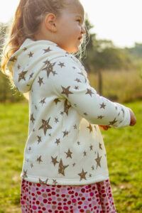 Schnittmuster-kinder-wolljacke-uebergangsjacke-jacke-cardigan-erbsuende-Jovem-32