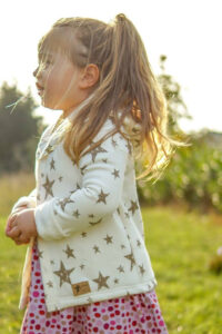 Schnittmuster-kinder-wolljacke-uebergangsjacke-jacke-cardigan-erbsuende-Jovem-5