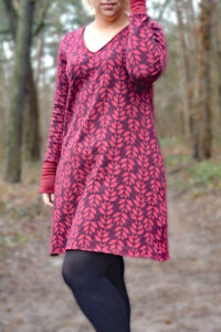 Schnittmuster-sweater-kleid-colourblocking-einsatz-v-ausschnitt-amante-erbsuende-10