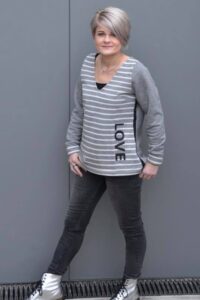 Schnittmuster-sweater-kleid-colourblocking-einsatz-v-ausschnitt-amante-erbsuende-16
