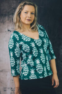 Schnittmuster-sweater-kleid-colourblocking-einsatz-v-ausschnitt-amante-erbsuende-22