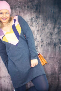 Schnittmuster-sweater-kleid-colourblocking-einsatz-v-ausschnitt-amante-erbsuende-26