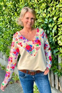 Schnittmuster-sweater-kleid-colourblocking-einsatz-v-ausschnitt-amante-erbsuende-28