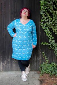 Schnittmuster-sweater-kleid-colourblocking-einsatz-v-ausschnitt-amante-erbsuende-34
