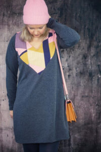 Schnittmuster-sweater-kleid-colourblocking-einsatz-v-ausschnitt-amante-erbsuende-35