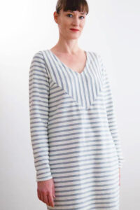 Schnittmuster-sweater-kleid-colourblocking-einsatz-v-ausschnitt-amante-erbsuende-37