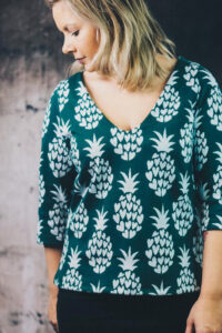 Schnittmuster-sweater-kleid-colourblocking-einsatz-v-ausschnitt-amante-erbsuende-39