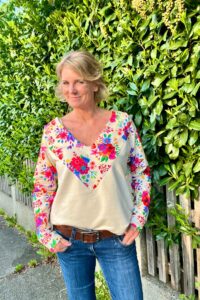 Schnittmuster-sweater-kleid-colourblocking-einsatz-v-ausschnitt-amante-erbsuende-40