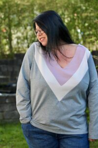 Schnittmuster-sweater-kleid-colourblocking-einsatz-v-ausschnitt-amante-erbsuende-46