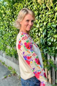 Schnittmuster-sweater-kleid-colourblocking-einsatz-v-ausschnitt-amante-erbsuende-51