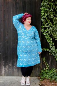 Schnittmuster-sweater-kleid-colourblocking-einsatz-v-ausschnitt-amante-erbsuende-55