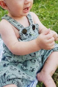 Schnittmuster-Baby-Kinder-Latzhose-Overall-Jumpsuit-Santos-erbsuende-19